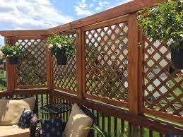 Wooden lattice as a privacy solution